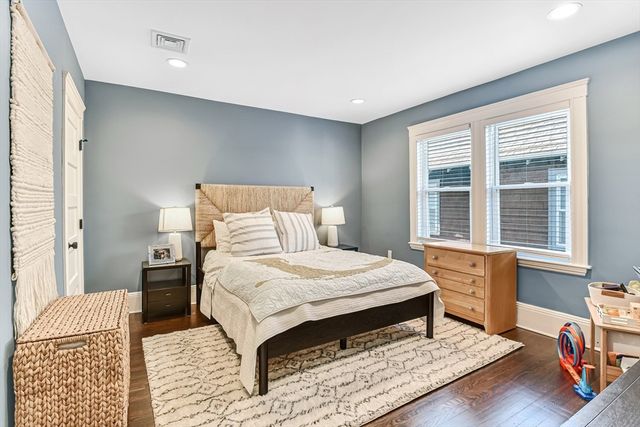 58 Metropolitan Ave 2, Boston, MA 02131