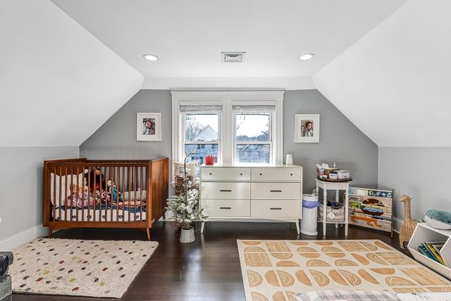 58 Metropolitan Ave 2, Boston, MA 02131