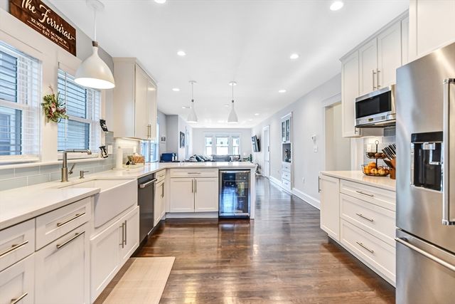 58 Metropolitan Ave 2, Boston, MA 02131