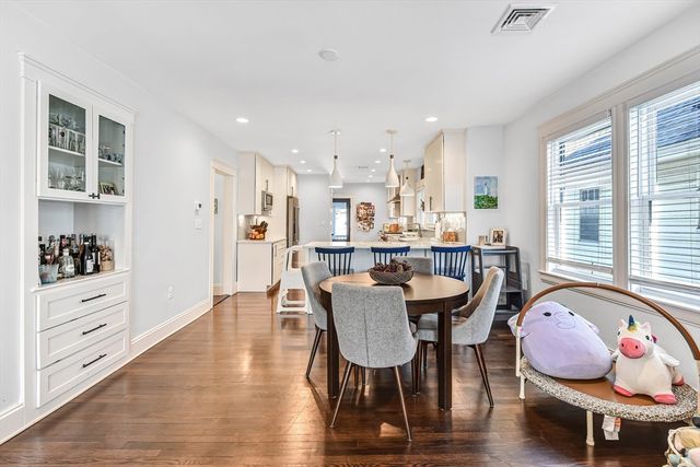 58 Metropolitan Ave 2, Boston, MA 02131