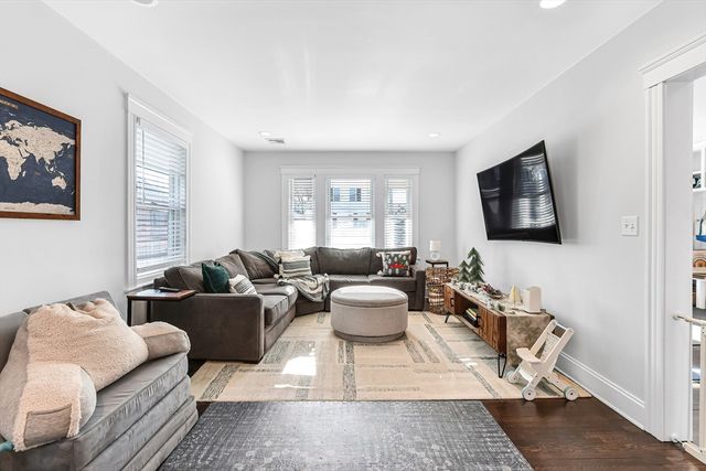 58 Metropolitan Ave 2, Boston, MA 02131