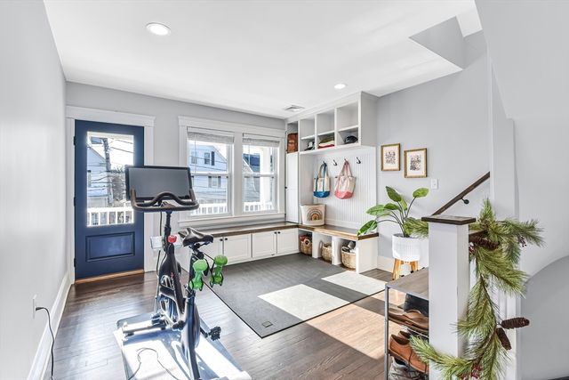 58 Metropolitan Ave 2, Boston, MA 02131