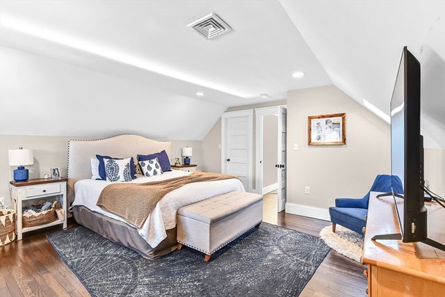 58 Metropolitan Ave 2, Boston, MA 02131