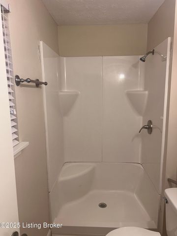 10920 Oak Harbor Dr, Louisville, KY 40299