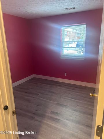 10920 Oak Harbor Dr, Louisville, KY 40299