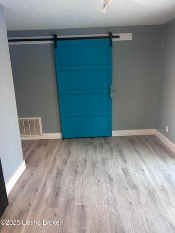 10920 Oak Harbor Dr, Louisville, KY 40299