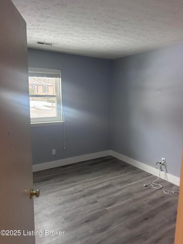 10920 Oak Harbor Dr, Louisville, KY 40299