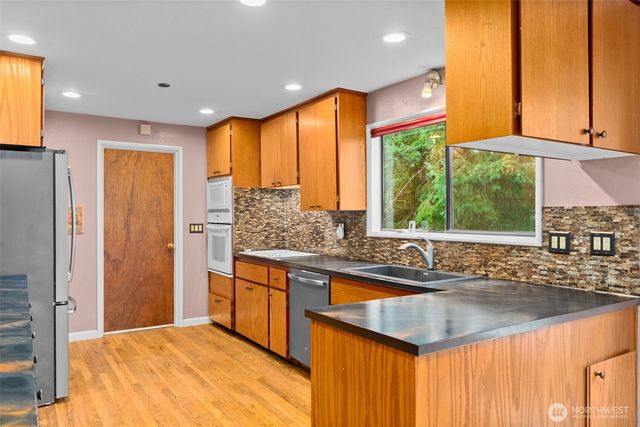 1406 Evergreen Park Lane SW, Olympia, WA 98502