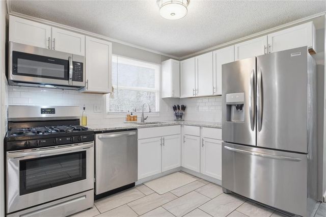 1204 NE 62nd Street, Gladstone, MO 64118