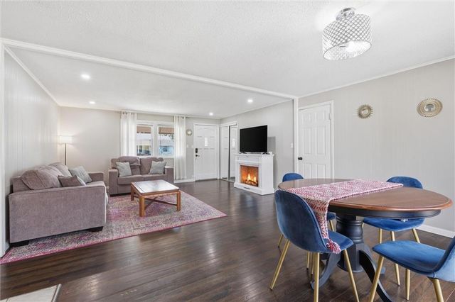 1204 NE 62nd Street, Gladstone, MO 64118