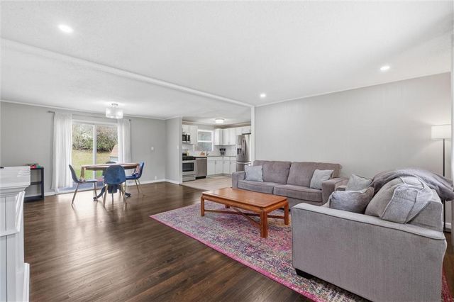 1204 NE 62nd Street, Gladstone, MO 64118