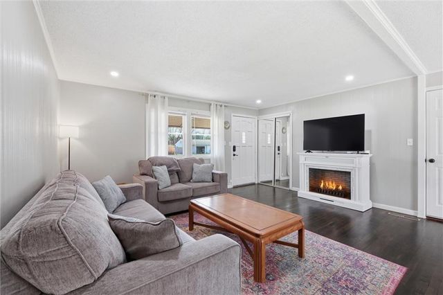 1204 NE 62nd Street, Gladstone, MO 64118