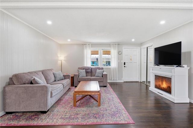 1204 NE 62nd Street, Gladstone, MO 64118