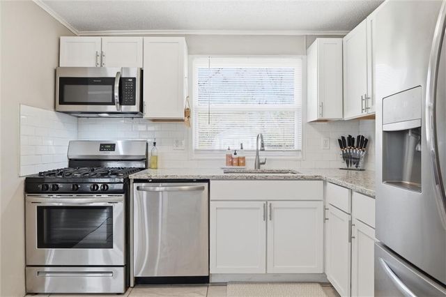 1204 NE 62nd Street, Gladstone, MO 64118