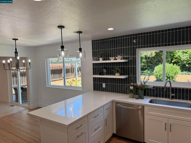 1341 Edinburgh, Concord, CA 94518