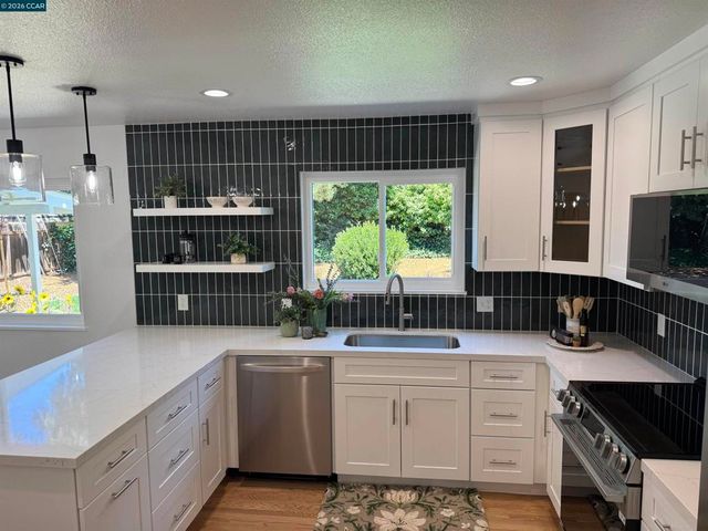 1341 Edinburgh, Concord, CA 94518
