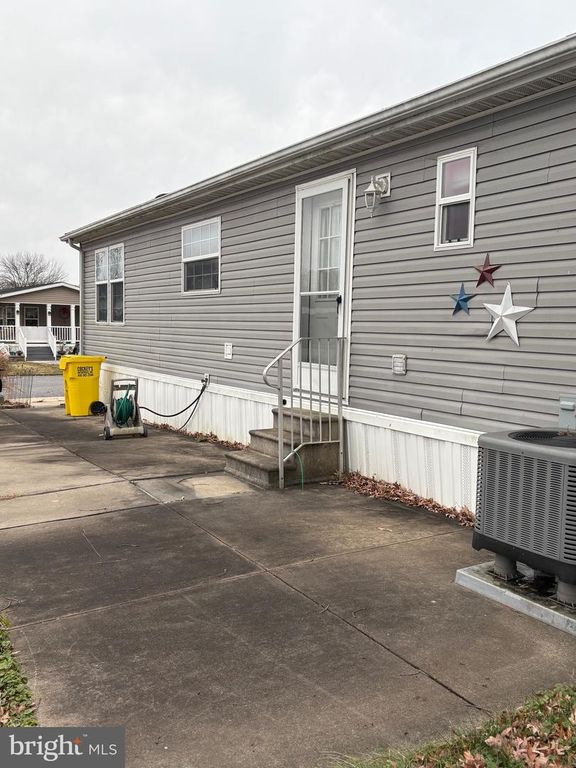 Image 5 of property listing at 3606 WHEELHOUSE RD, Middle River, MD 21220