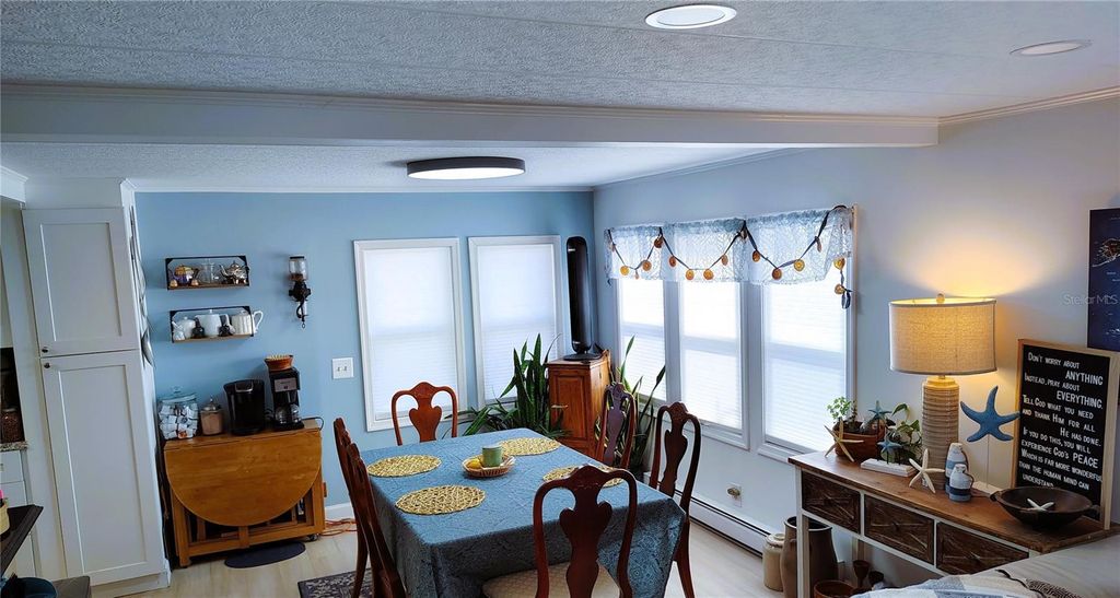 Image 11 of property listing at 714 48TH B AVENUE E, Bradenton, FL 34203