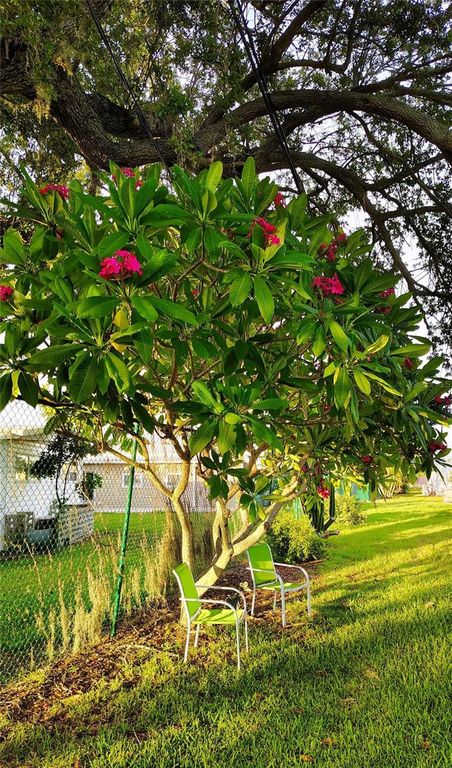 Image 24 of property listing at 714 48TH B AVENUE E, Bradenton, FL 34203
