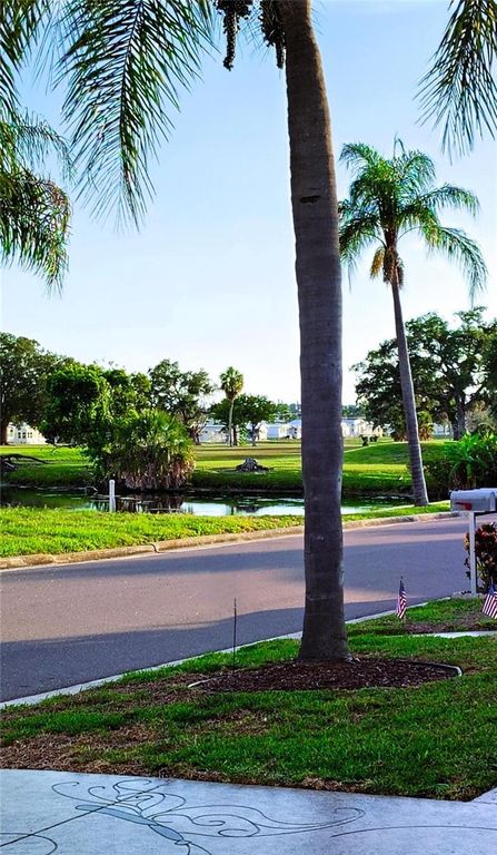 Image 25 of property listing at 714 48TH B AVENUE E, Bradenton, FL 34203