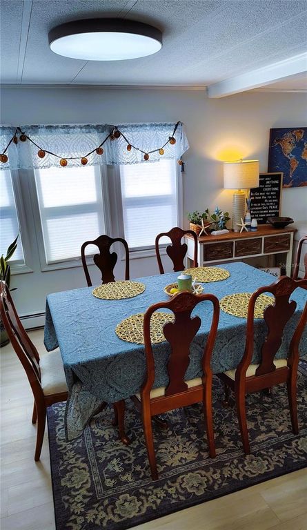 Image 10 of property listing at 714 48TH B AVENUE E, Bradenton, FL 34203