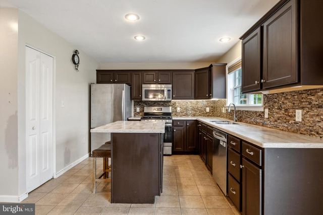 560 NANTUCKET DR, Red Lion, PA 17356