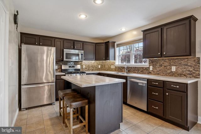 560 NANTUCKET DR, Red Lion, PA 17356