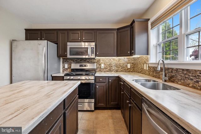 560 NANTUCKET DR, Red Lion, PA 17356