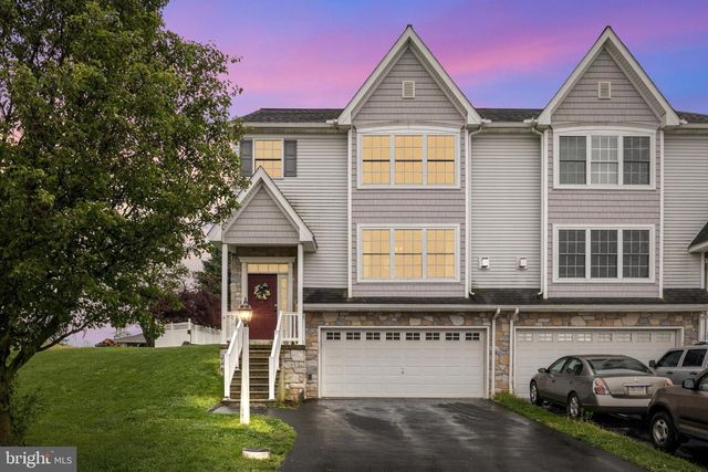 560 NANTUCKET DR, Red Lion, PA 17356
