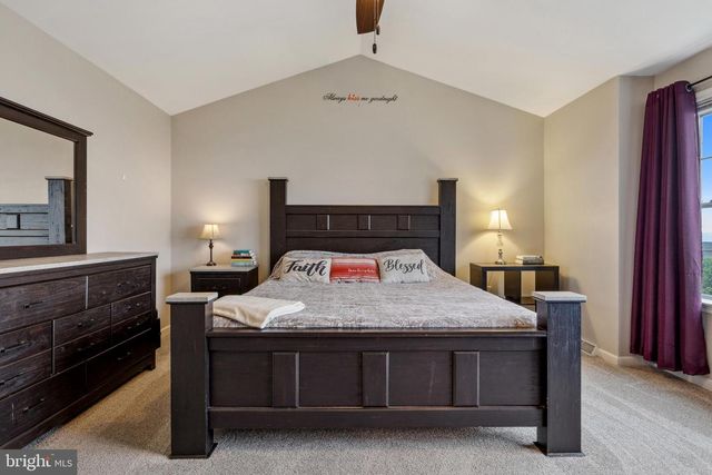 560 NANTUCKET DR, Red Lion, PA 17356