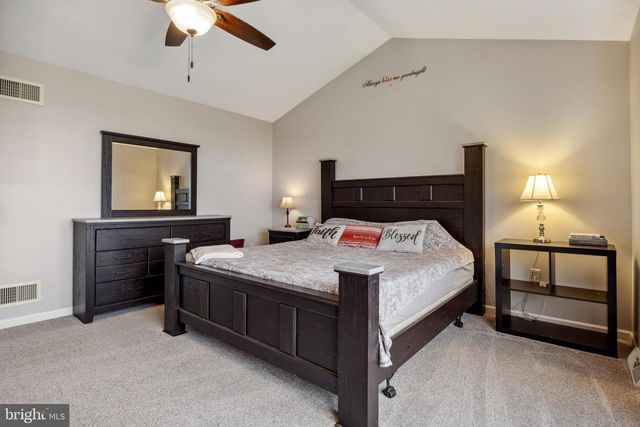 560 NANTUCKET DR, Red Lion, PA 17356