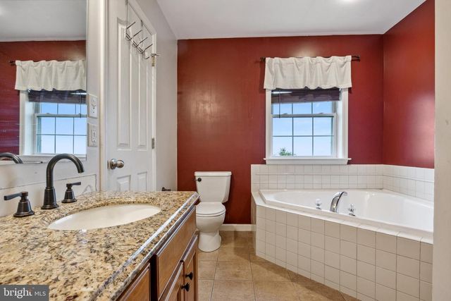 560 NANTUCKET DR, Red Lion, PA 17356