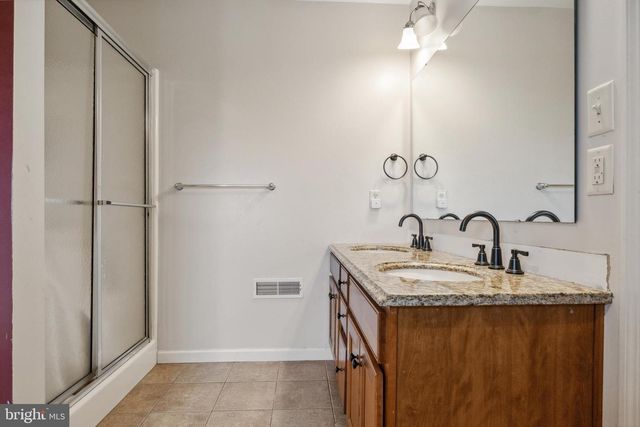 560 NANTUCKET DR, Red Lion, PA 17356