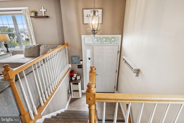 560 NANTUCKET DR, Red Lion, PA 17356