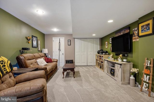 560 NANTUCKET DR, Red Lion, PA 17356