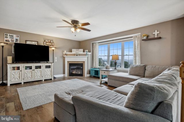 560 NANTUCKET DR, Red Lion, PA 17356