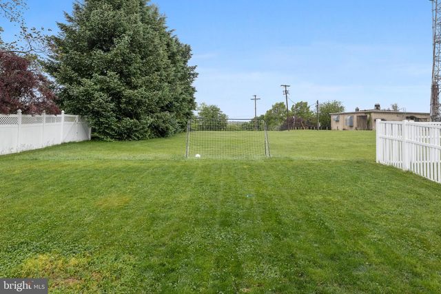 560 NANTUCKET DR, Red Lion, PA 17356