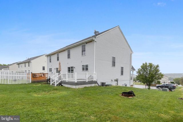 560 NANTUCKET DR, Red Lion, PA 17356