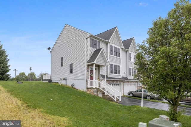 560 NANTUCKET DR, Red Lion, PA 17356