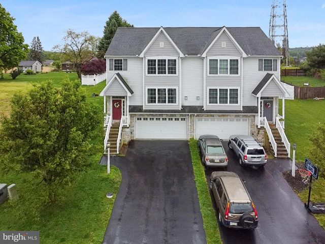 560 NANTUCKET DR, Red Lion, PA 17356