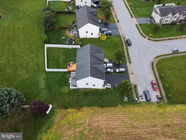 560 NANTUCKET DR, Red Lion, PA 17356
