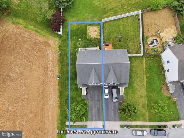 560 NANTUCKET DR, Red Lion, PA 17356