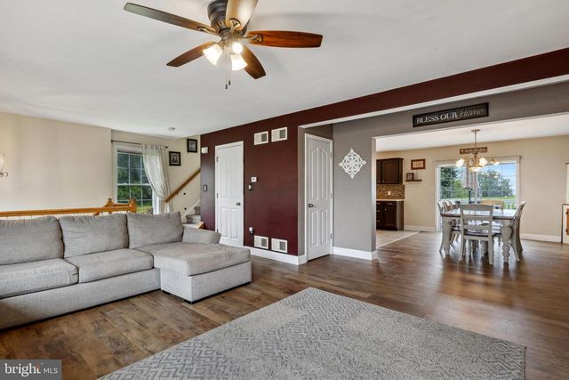 560 NANTUCKET DR, Red Lion, PA 17356