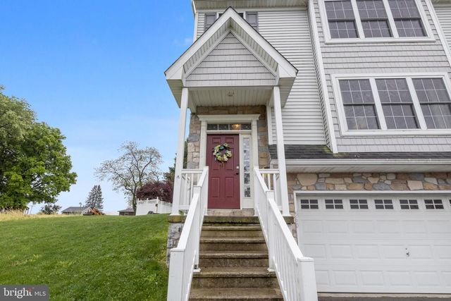 560 NANTUCKET DR, Red Lion, PA 17356