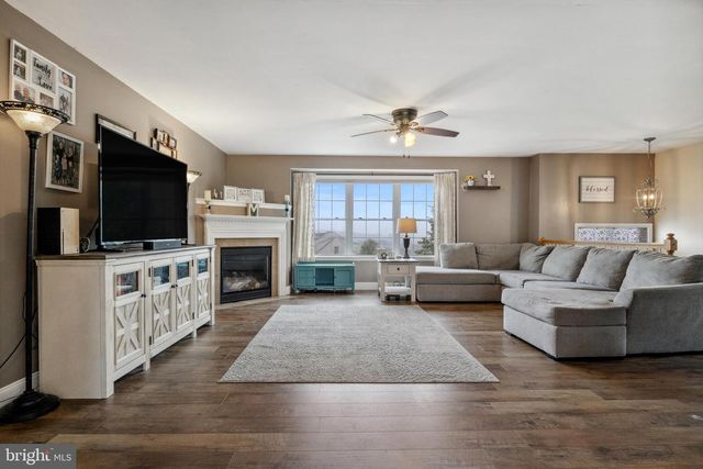 560 NANTUCKET DR, Red Lion, PA 17356