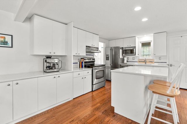 864 W Yarmouth Road, Yarmouth Port, MA 02675