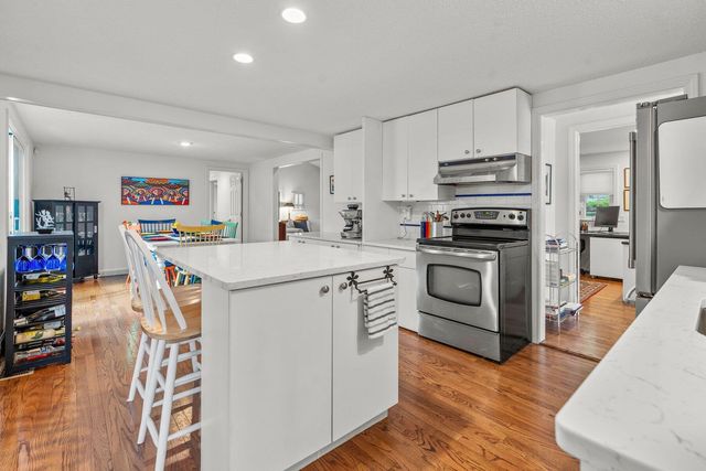 864 W Yarmouth Road, Yarmouth Port, MA 02675