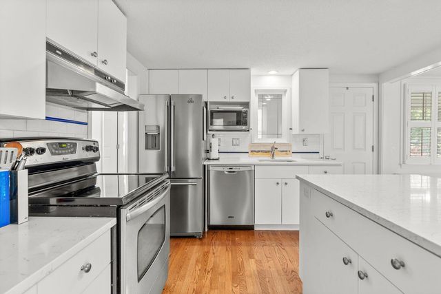 864 W Yarmouth Road, Yarmouth Port, MA 02675
