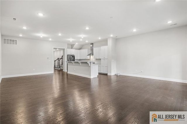 38 Hamilton Drive, Cranbury, NJ 08512