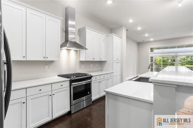 38 Hamilton Drive, Cranbury, NJ 08512